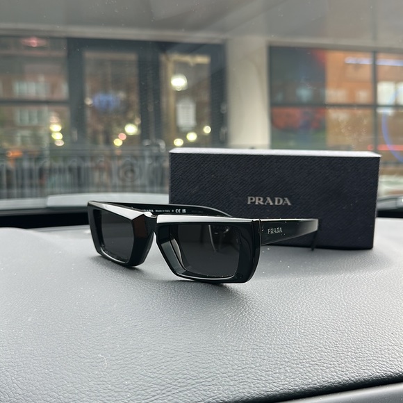 Prada sunglasses - Picture 3 of 3